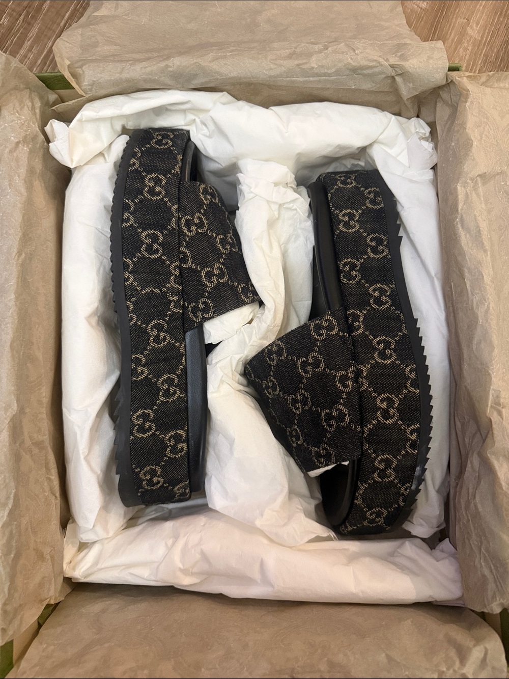 Gucci Black and Ivory Women's Sandals Box Label - Picture 3 of 4